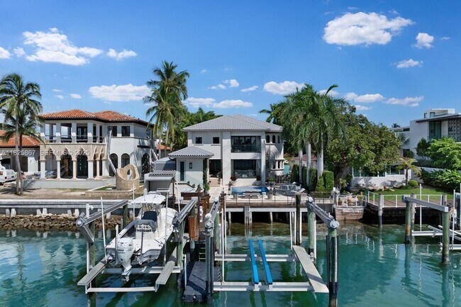 Building Photo - 176 S Hibiscus Dr