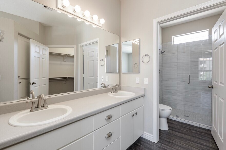 Building Photo - 9550 E Thunderbird Rd