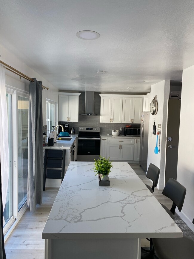 Building Photo - 10517 Caminito Obra