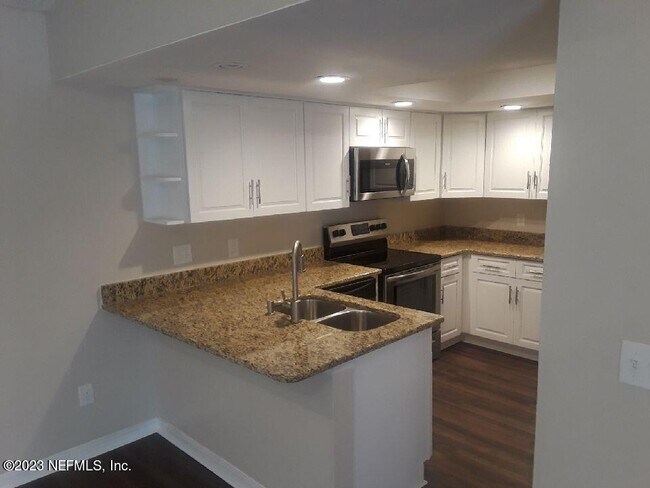 Building Photo - 1503 Challenger Ct W