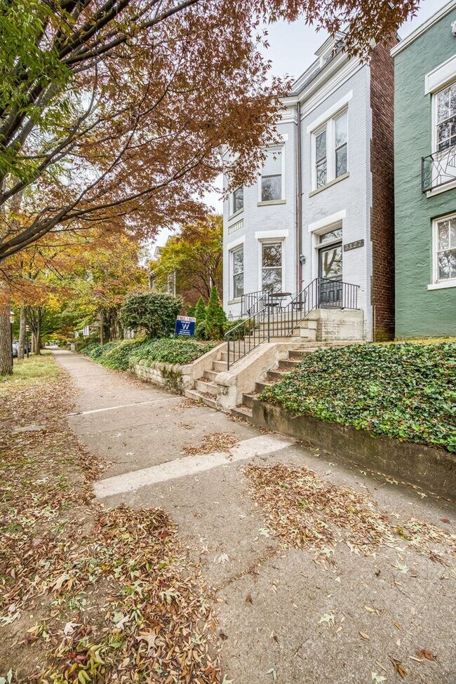 Building Photo - 3127 W Franklin St