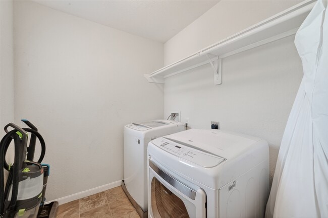 Building Photo - 2707 Piney Lake Ct