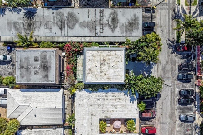 Building Photo - 348 Palm St