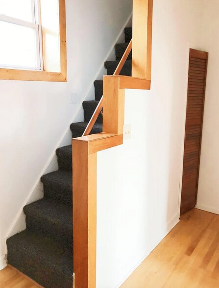 Building Photo - 1368 W Evergreen Ave