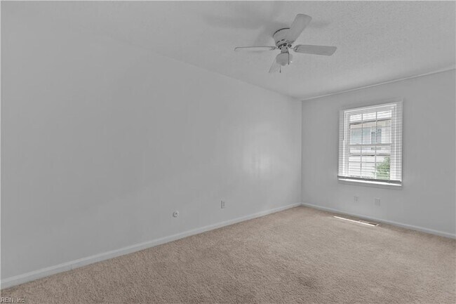 Building Photo - 570 Tenbee Ln