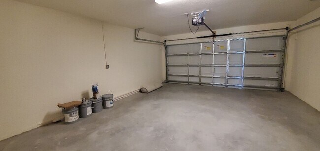 Building Photo - Beautiful 4-Bedroom, 2-Bathroom in Lakeland