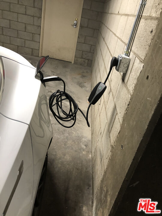 Building Photo - 3380 Vinton Ave