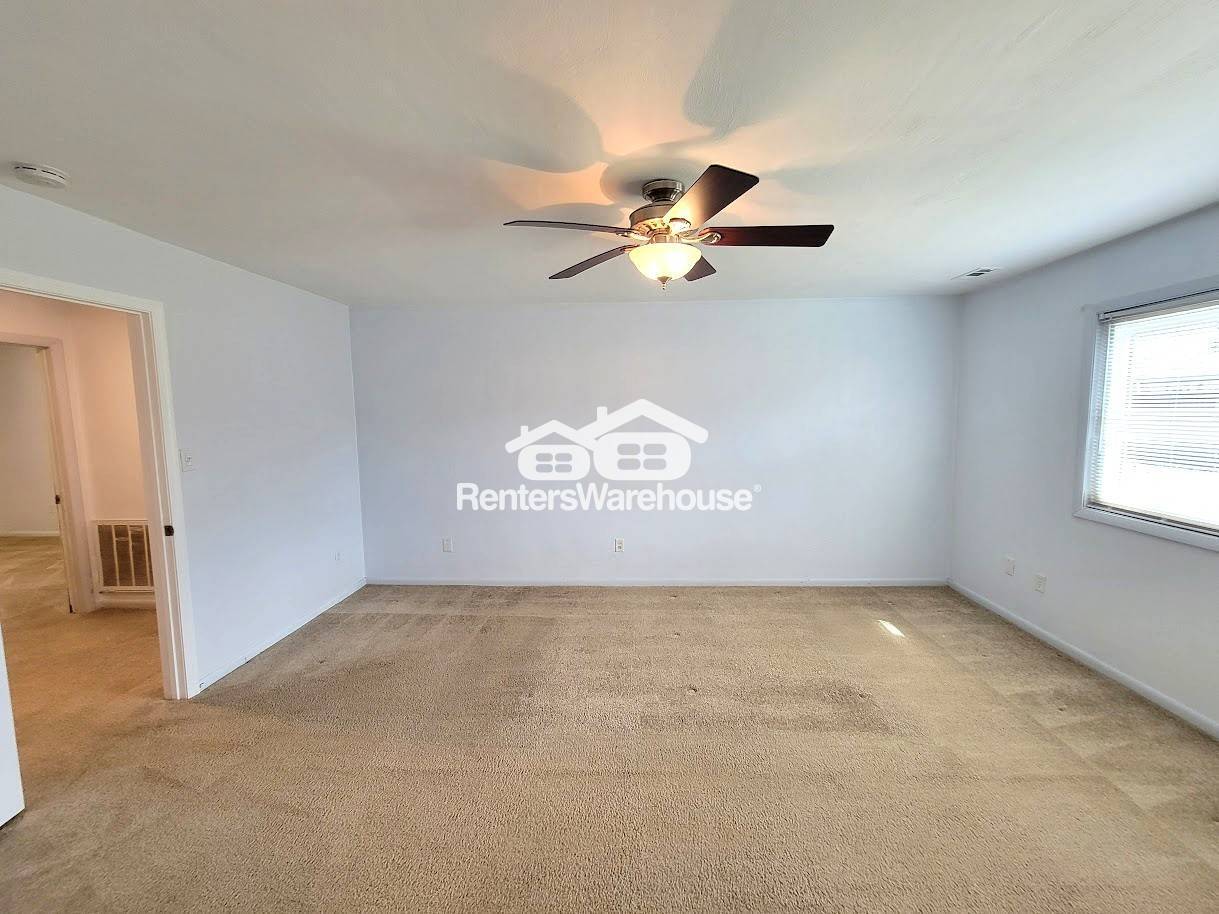 Building Photo - 1412 Bayberry Ct S