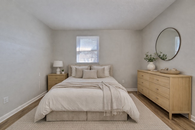 Building Photo - Charming 3-Bed Home in Lees Summit with Garage