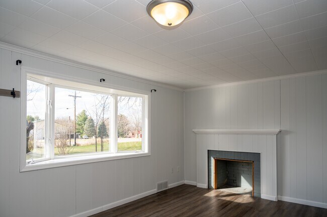 Building Photo - 3244 Marion Rd SE