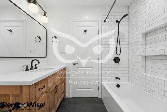 Building Photo - Short term lease only