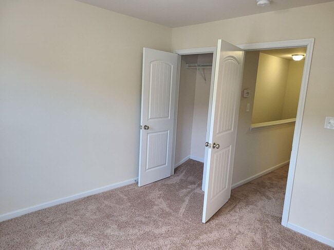Building Photo - 2 bedroom, 2.5 bath unfurnished townhouse in Holly Ridge - Beacon Woods Community