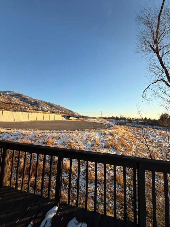 Building Photo - 643 Woodridge Dr