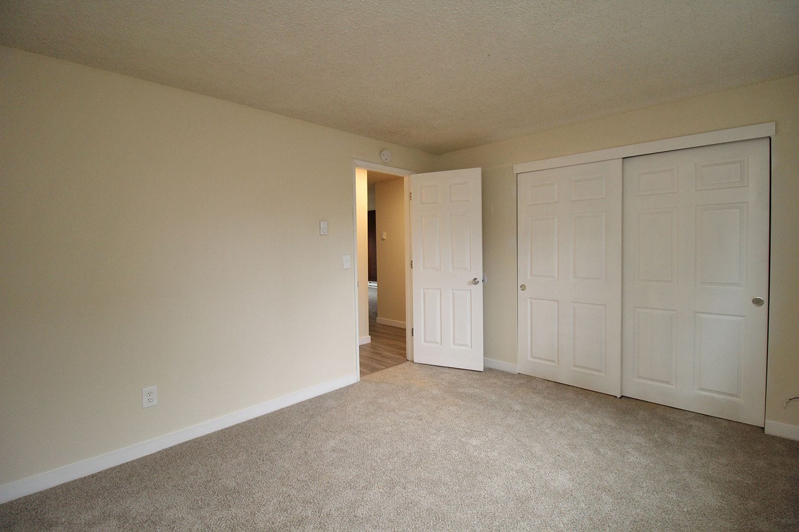 Building Photo - 8924-8934 SE Ellis St