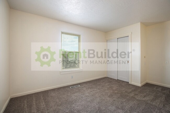 Building Photo - 10101 La Paz Dr