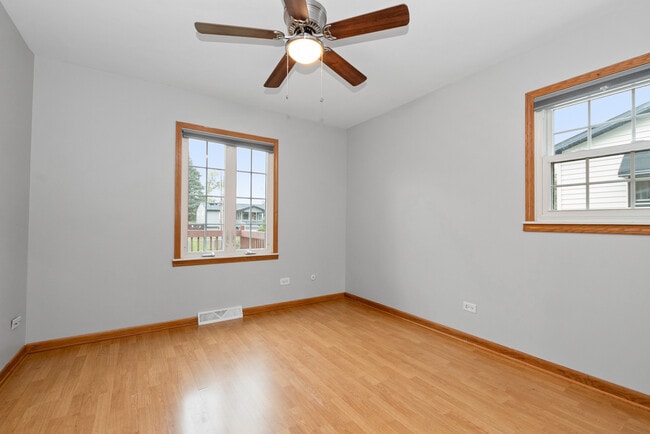 Building Photo - 8818 Fairway Dr