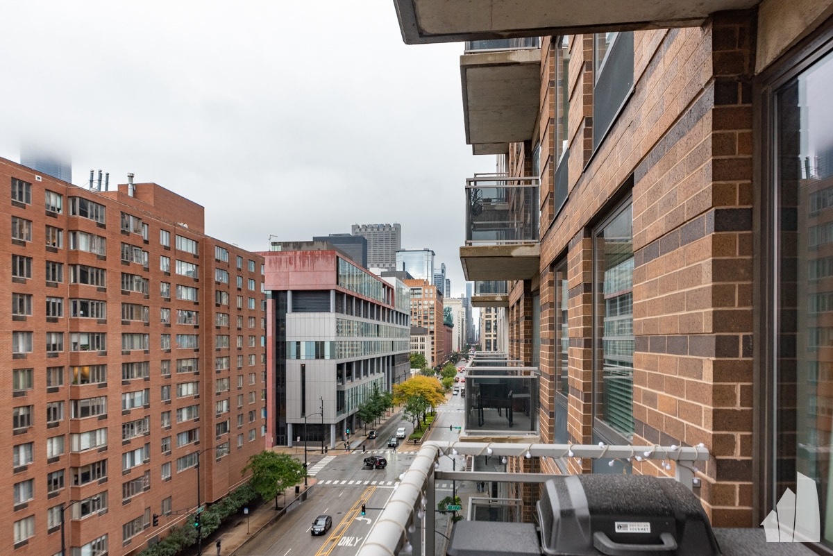 Building Photo - 1 E 8th St