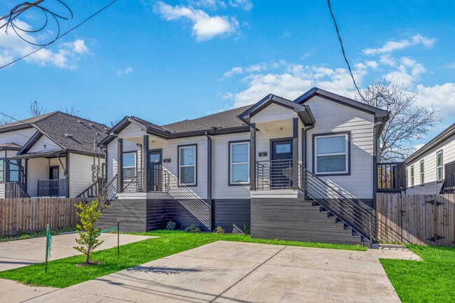 Building Photo - 3825 Easy St