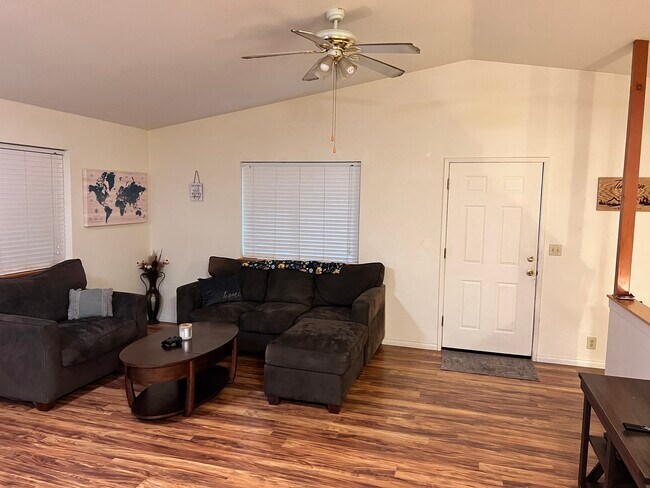 Building Photo - 21896 Fallview Dr