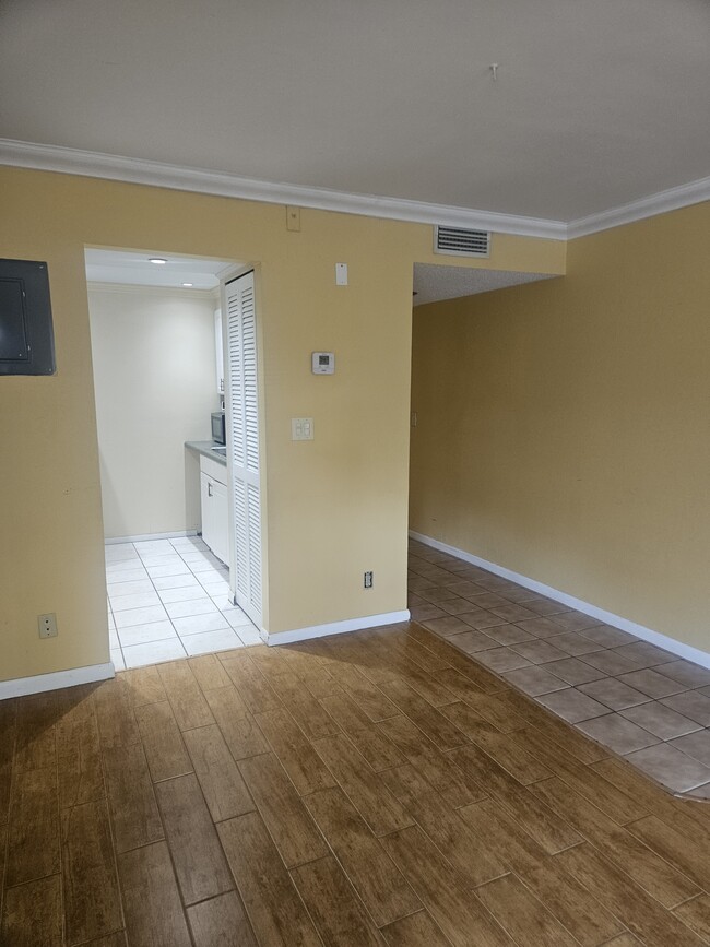 Building Photo - 4125 NW 88th Ave