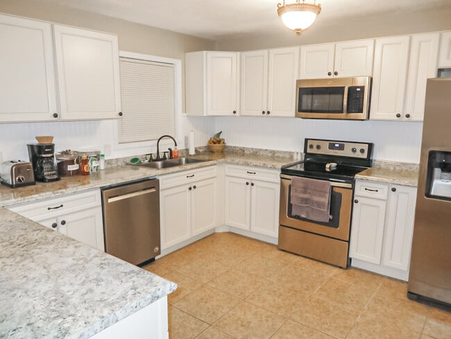 kitchen - 3755 Cedar Hurst Way
