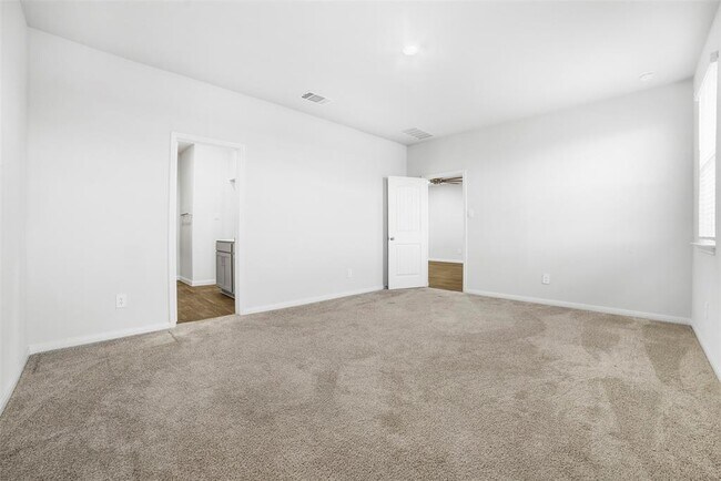 Building Photo - 105 Escala Wy