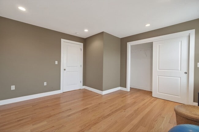 Building Photo - 170 W 3rd St