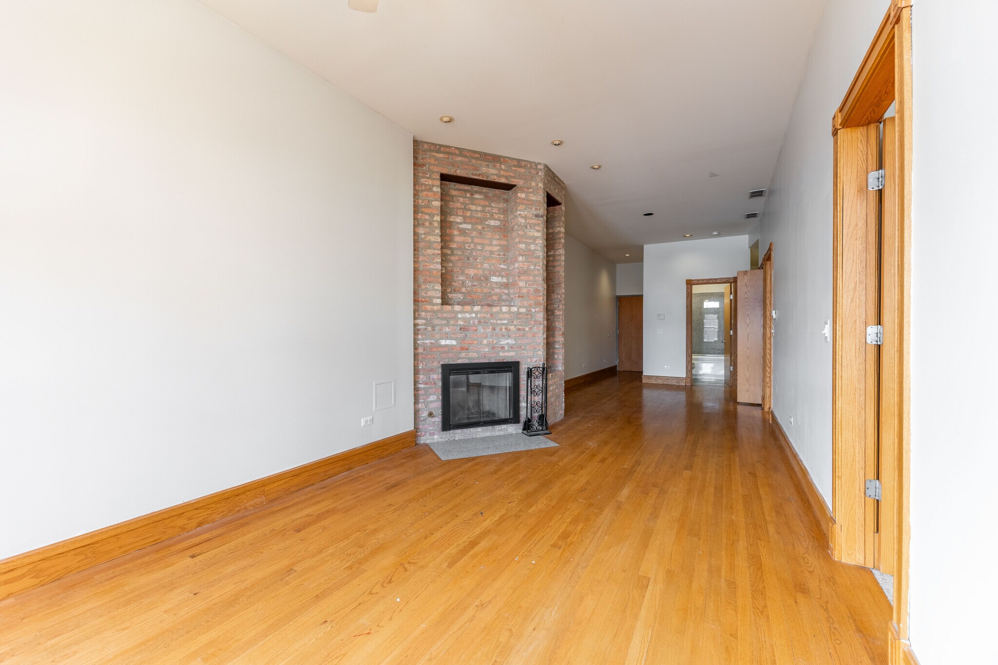 Building Photo - 1162 W Grand Ave