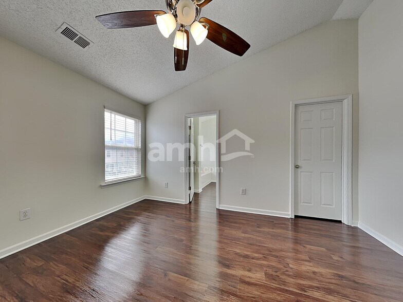 Building Photo - 8849 Laurel Run Dr