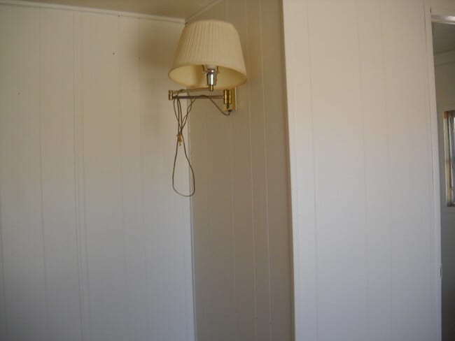 Building Photo - Cute trailer in Golden Acres