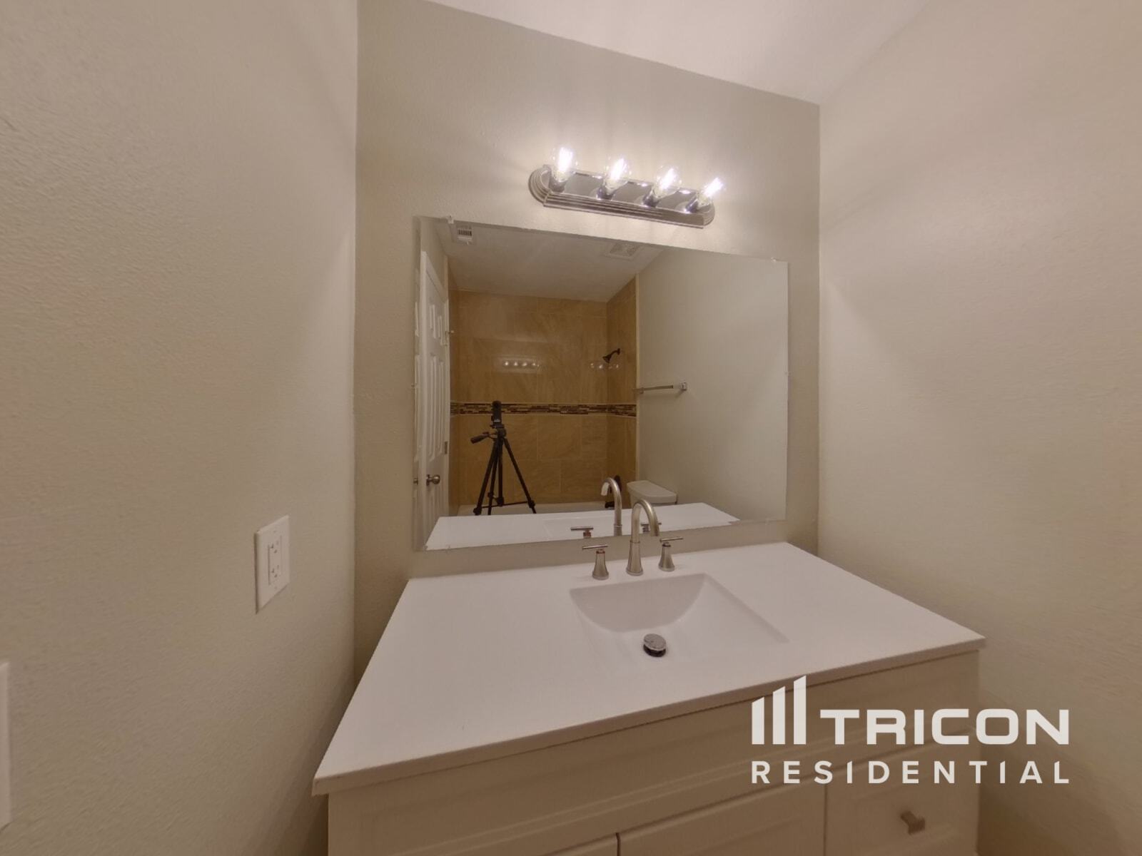 Building Photo - 483 Spruceview Dr