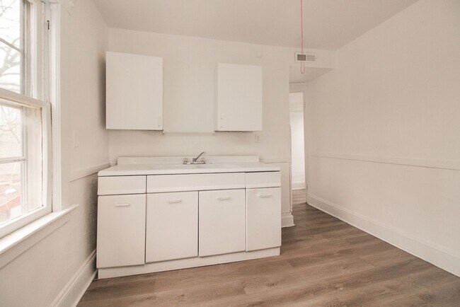 Building Photo - 7415 Elton Ave