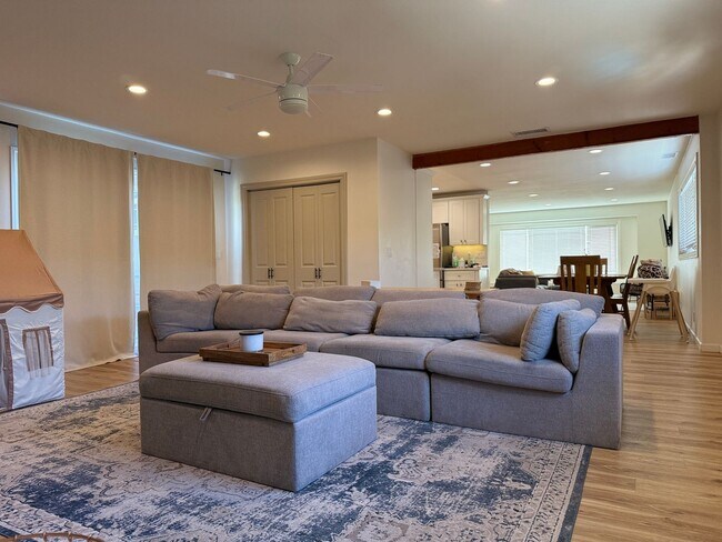 Building Photo - Garden Grove - Upgraded 3 Bedroom 2 Bath H...