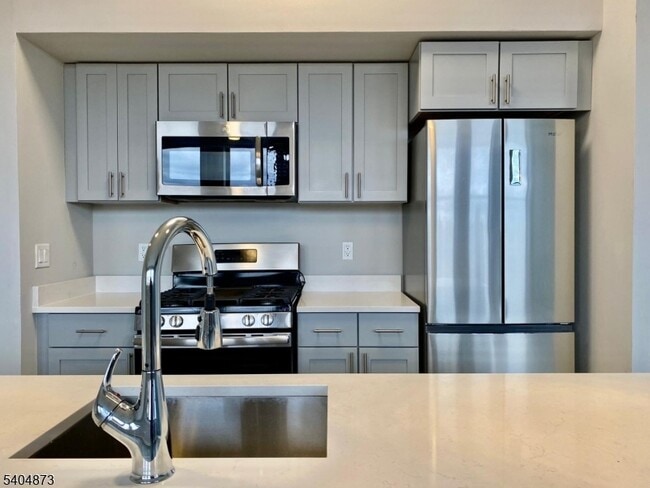 Building Photo - 22 Center St