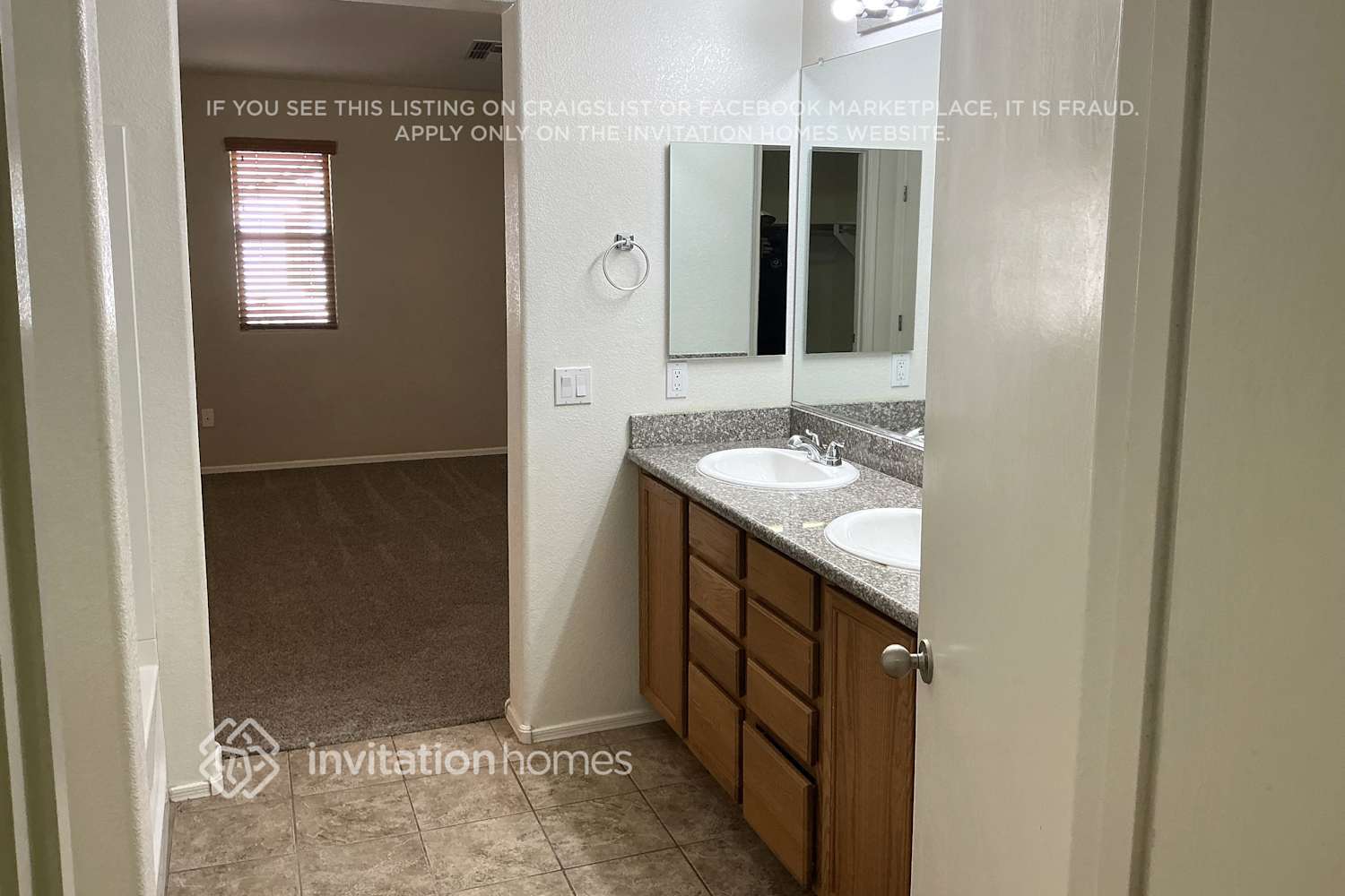 Building Photo - 5858 E Hoover Ave