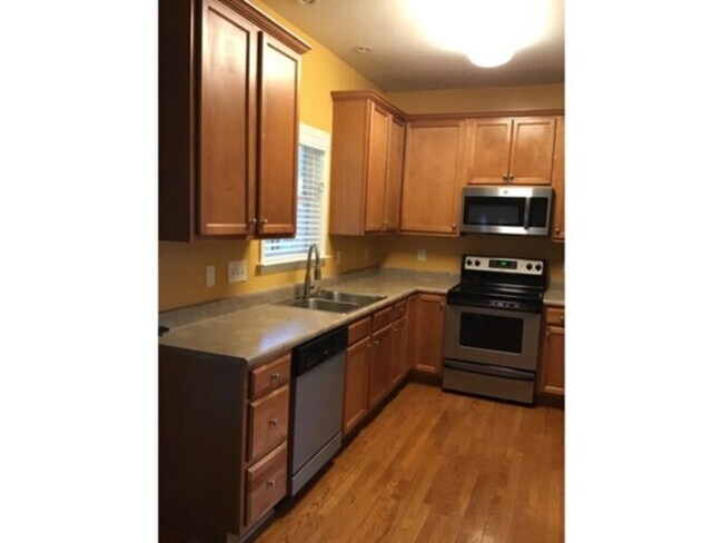 Building Photo - 6142 Tudor Pl