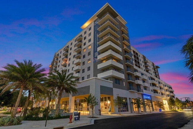 Primary Photo - 200 NE 1st Ave