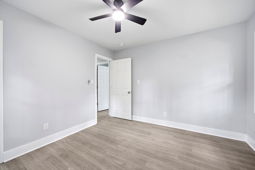 Building Photo - 553 Derrydowne Dr
