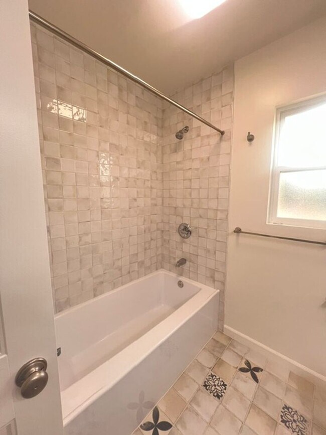 Building Photo - 6557 McLennan Ave
