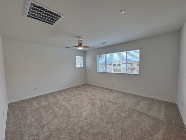 Building Photo - Welcome to Your Brand New 3 Bedroom Solar Home in the Gated Willow Springs Community of Murrieta!