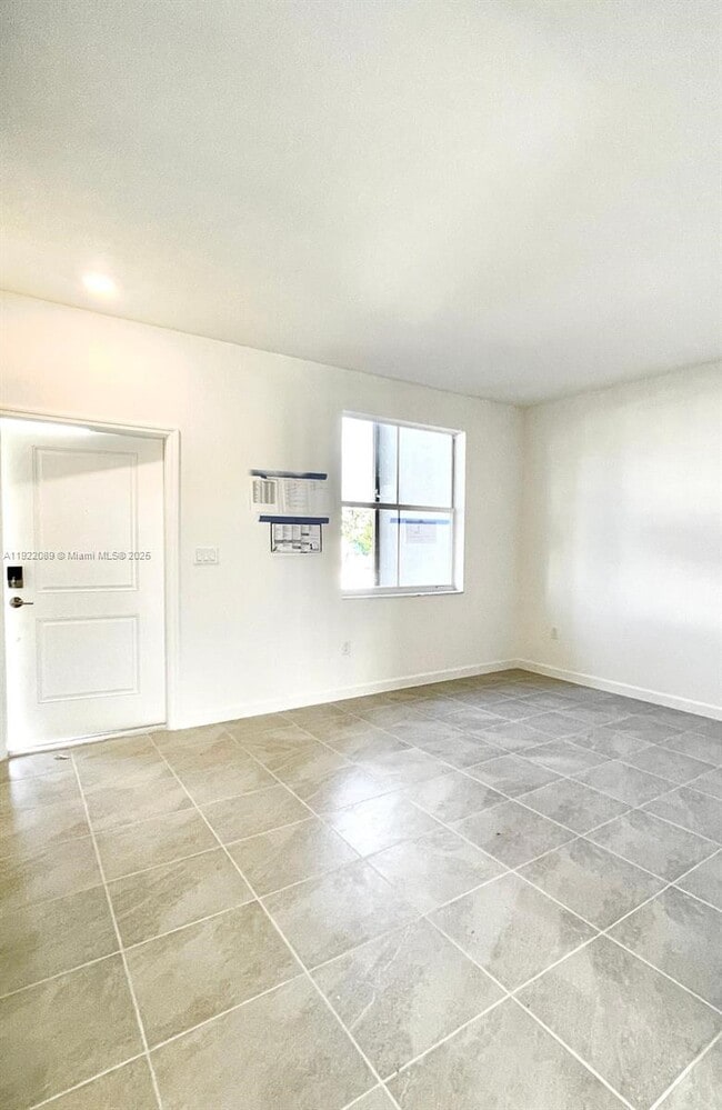 Building Photo - 2751 SE 26th St