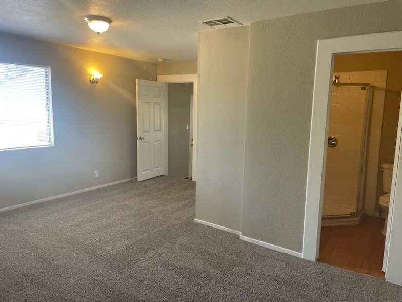 Building Photo - 6900 Malibu Dr