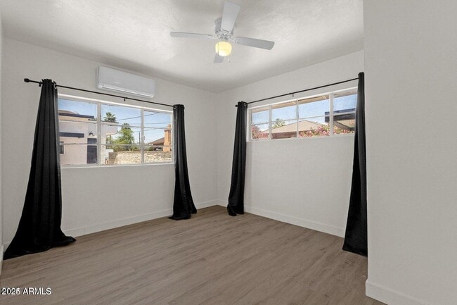 Building Photo - 325 N 18th Dr