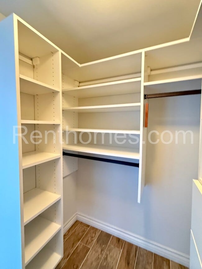 Building Photo - 4227 Mt Herbert Ave