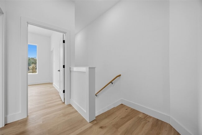 Building Photo - 9019 Comal St