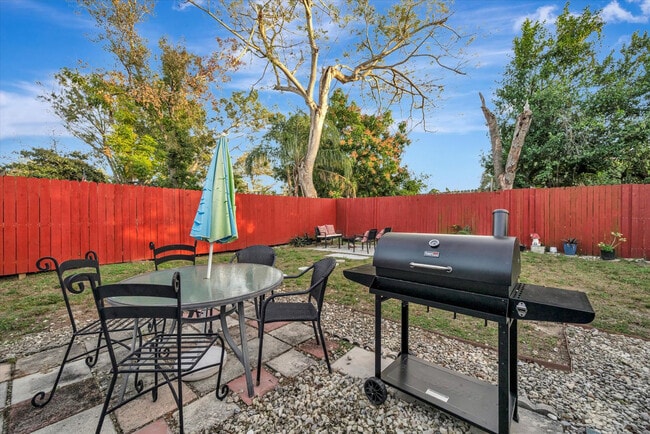 Building Photo - 4213 E Yukon St