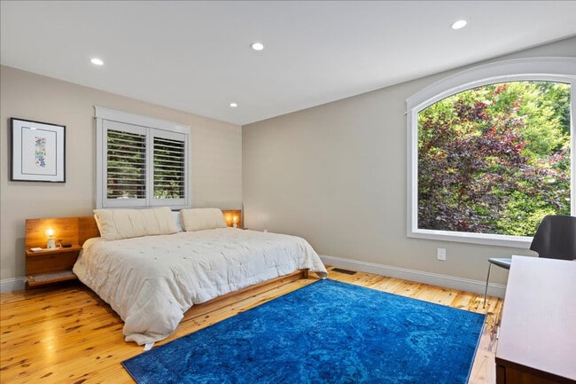 Building Photo - 710 Lighthouse Ave