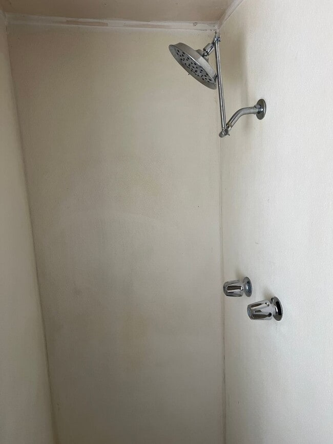 Building Photo - comfortable and convenient 2 bedroom 1 bathroom