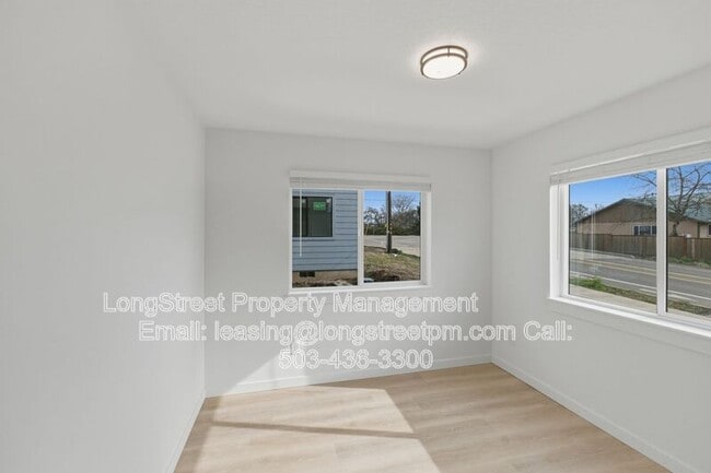 Building Photo - 828 S 19th St