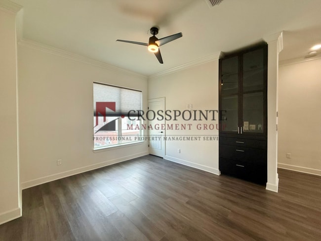 Building Photo - Tour Today! Stunning 3 Bedroom, 3.5 Bath Townhome!